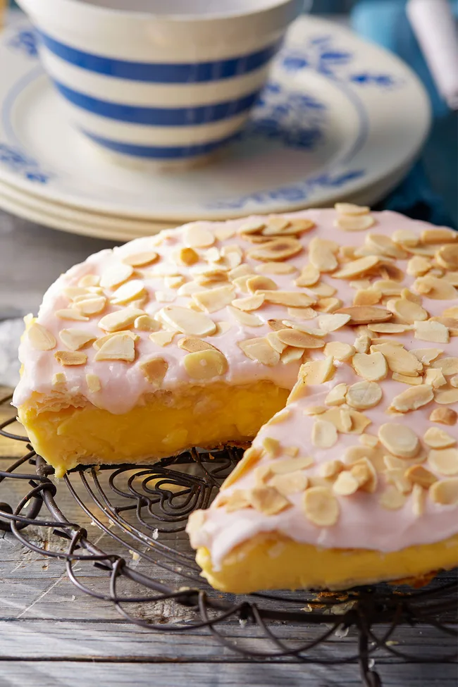 Vanilla custard cream pie