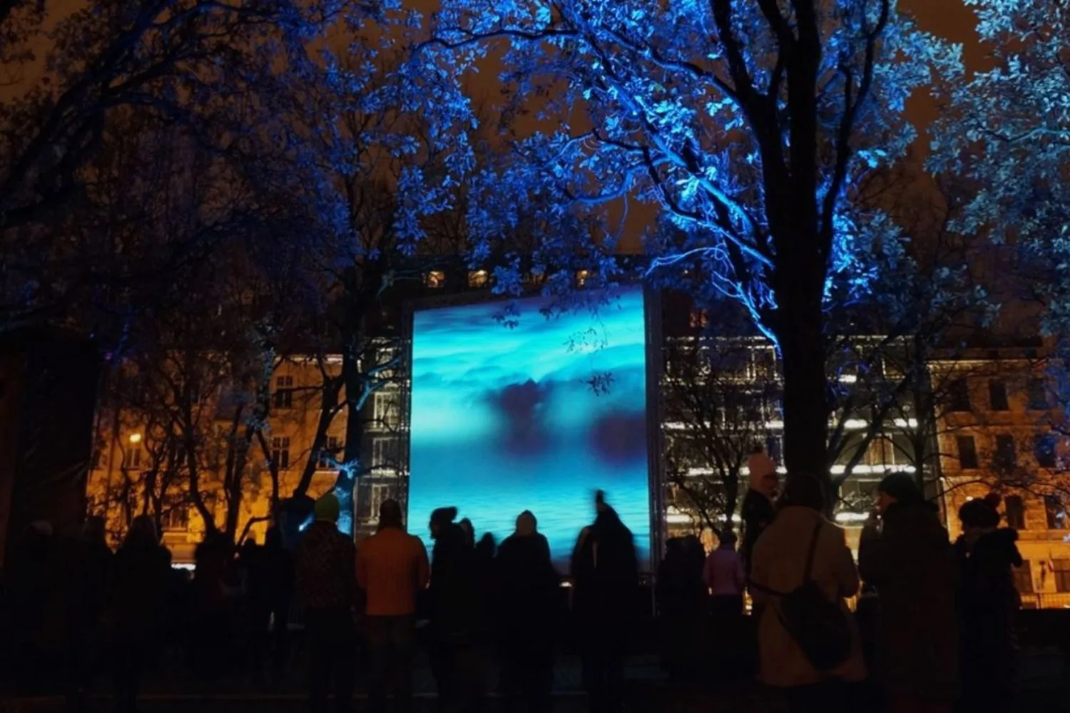 large blue light scale