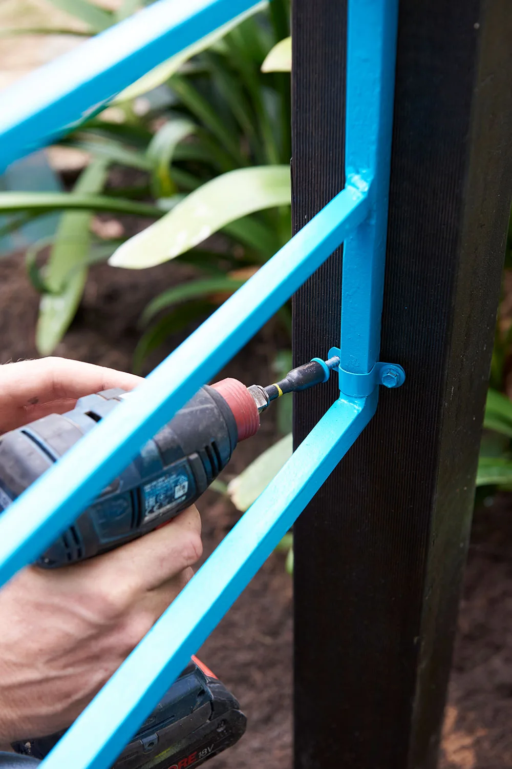 Attaching gate to frame