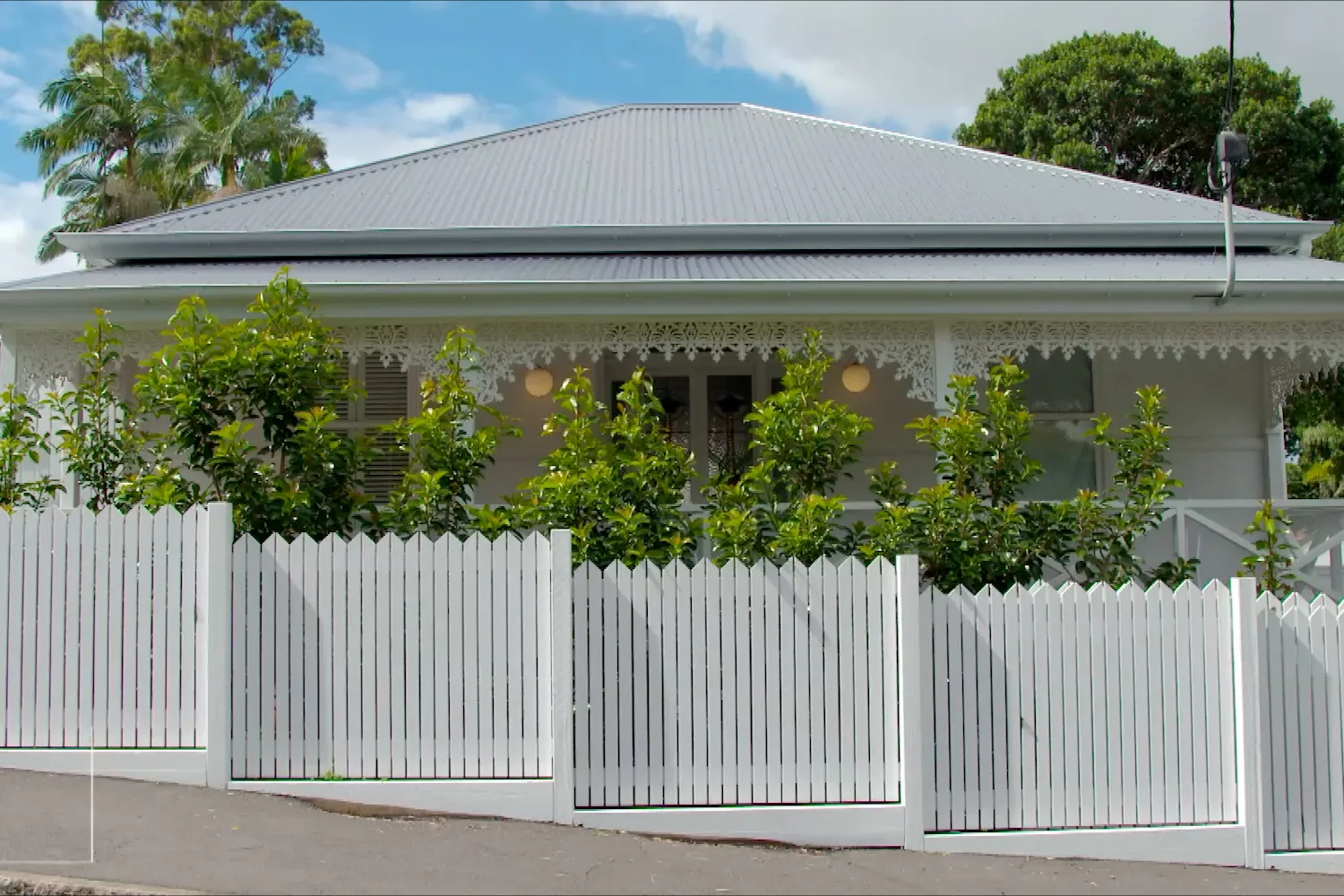 Joh and Pete visit a modern Queenslander home