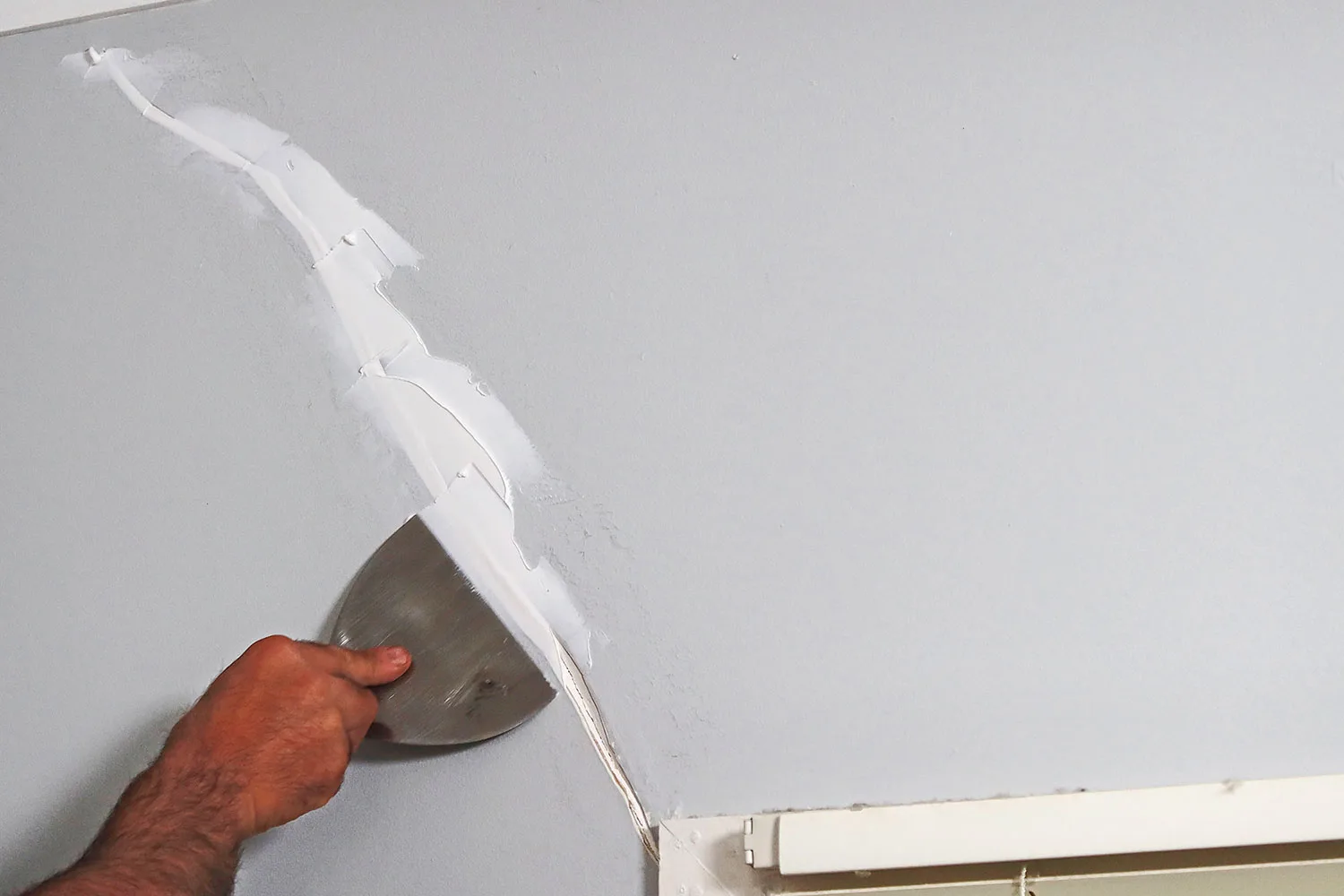 Fill crack with plaster compound