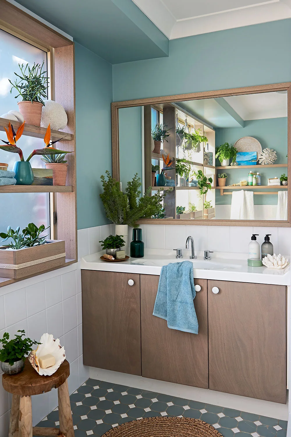 Bathroom vanity