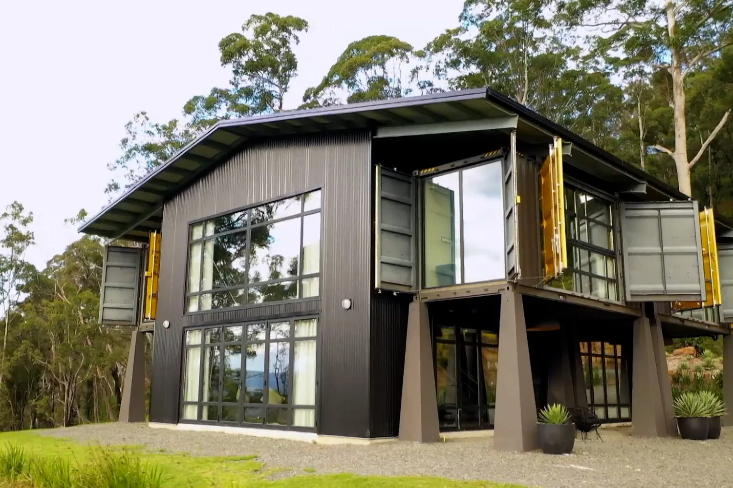 Johanna visits Larry Emdur at his shipping container country home