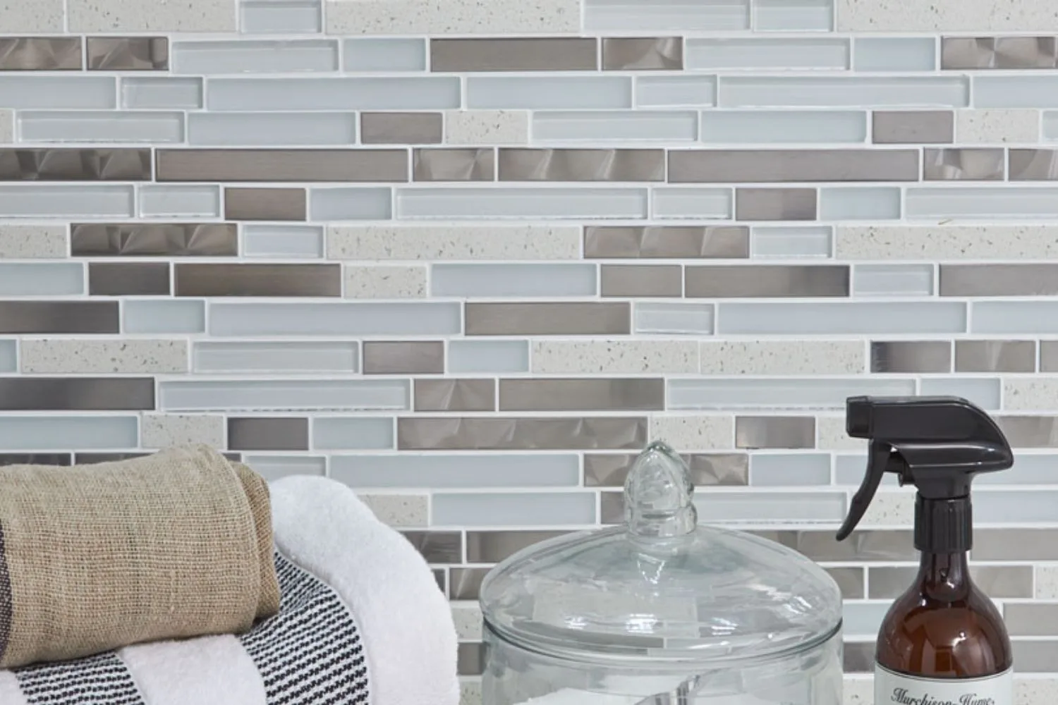 How to create a tiled splashback