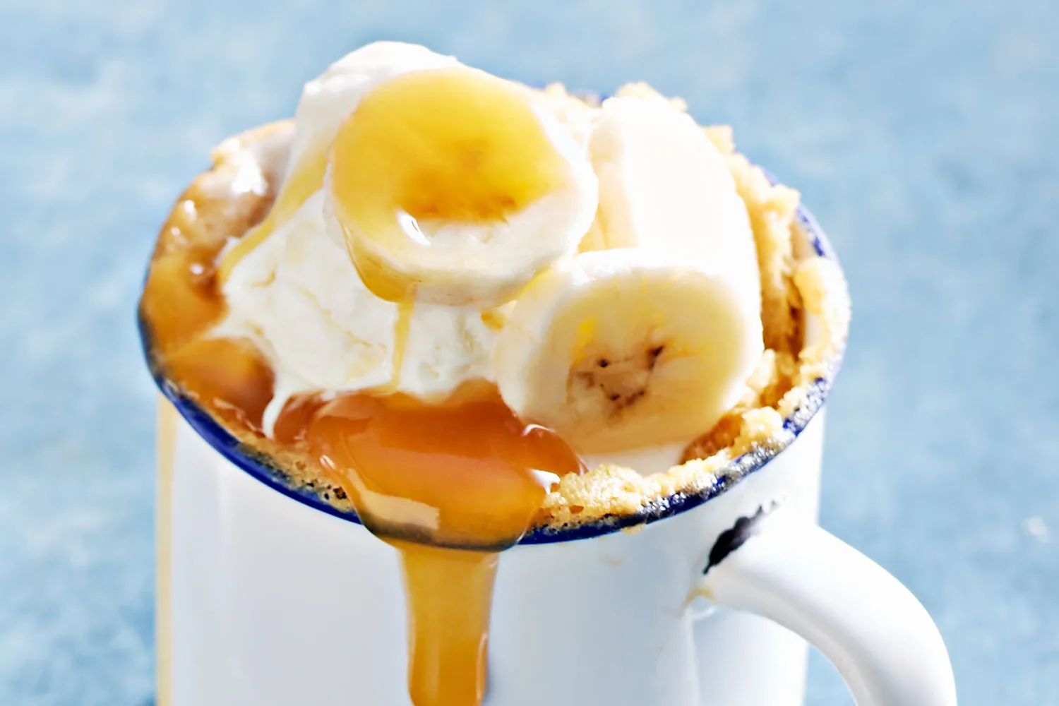 2-minute banana and white chocolate mug cake