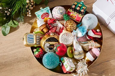 16 eye-catching Christmas tree decorations that will turn heads