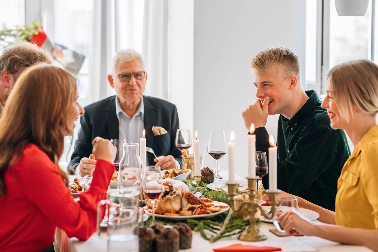 How to play Christmas family trivia