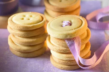 Christmas shortbread button biscuits