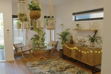 Adam and Melissa give an entryway a Christmas makeover