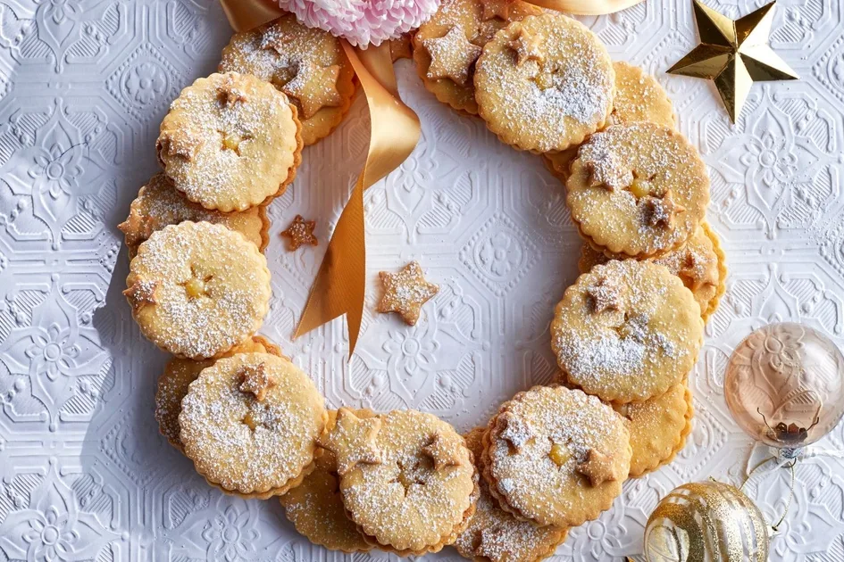 Lemon curd-filled biscuit wreath recipe Recipe - Better Homes & Gardens Australia