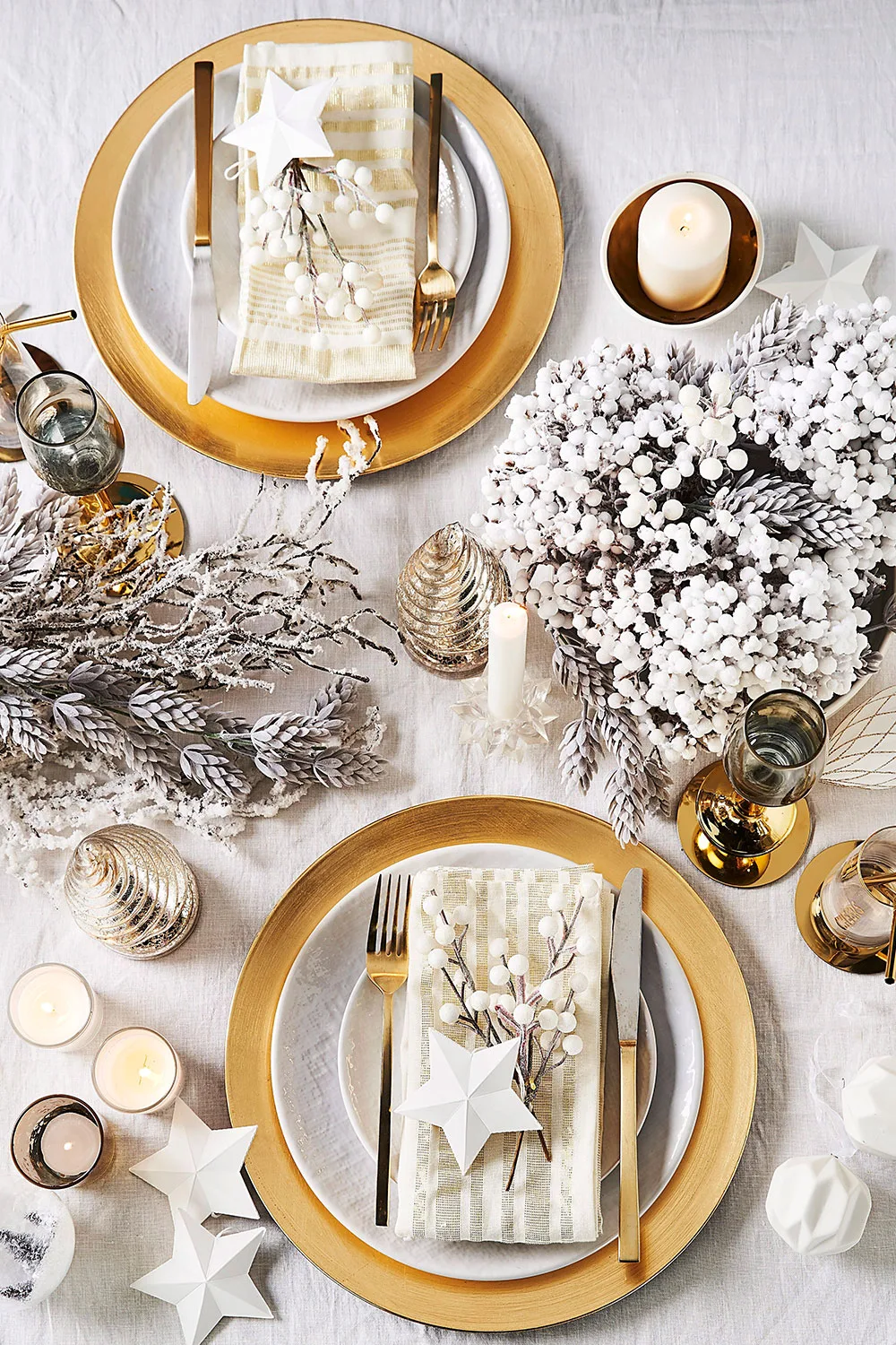 Gold and white Christmas table setting