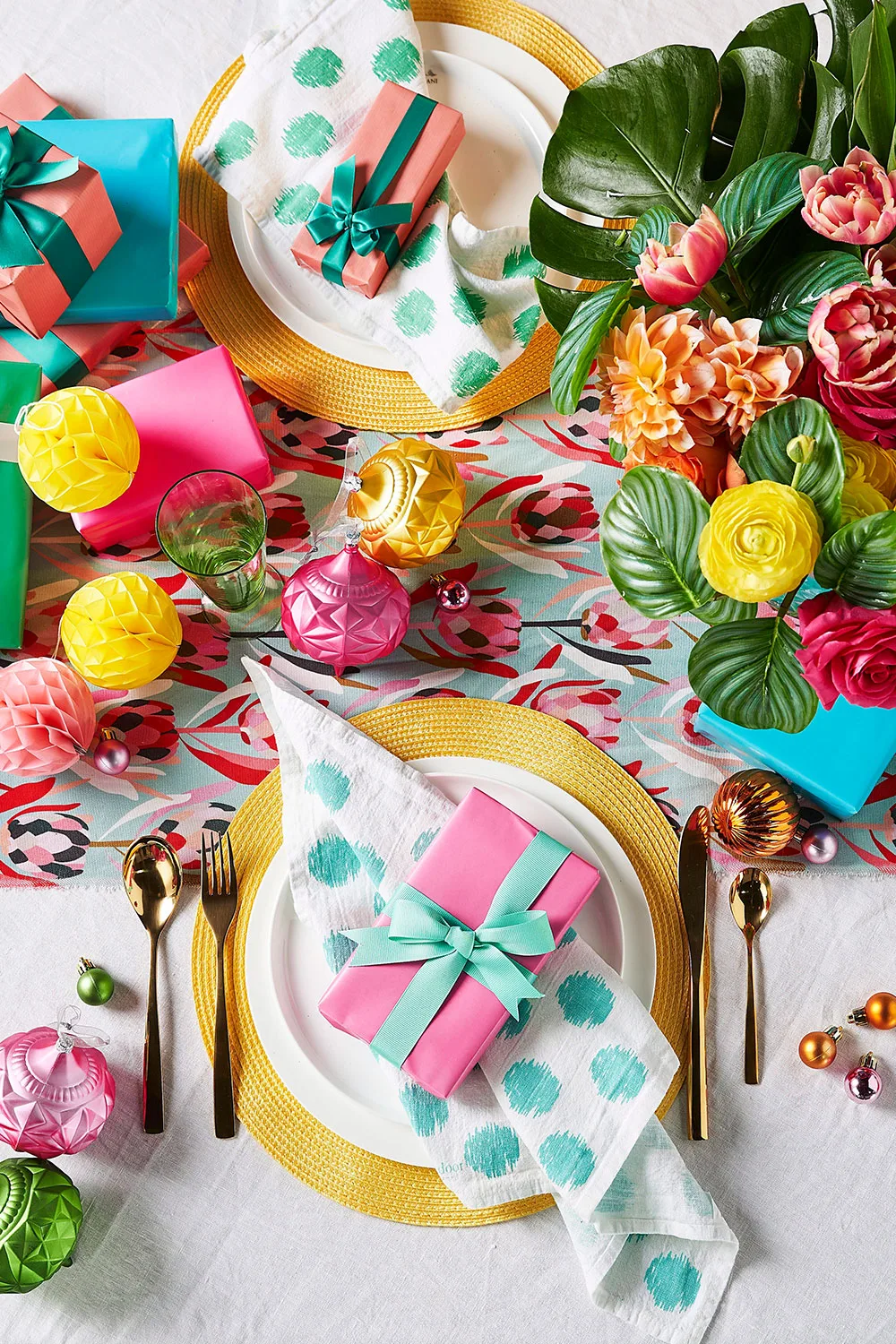 Bright Christmas table setting