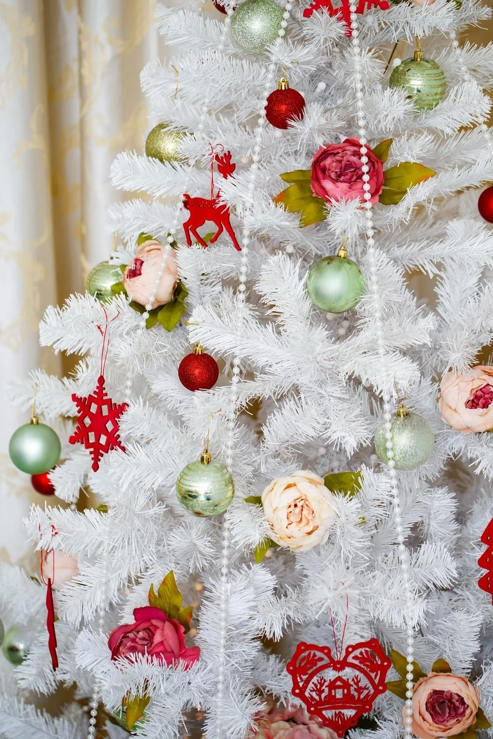 christmas-tree-decorating-mistakes-getty-