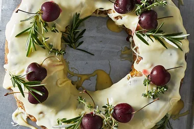 World’s easiest Christmas pudding wreath