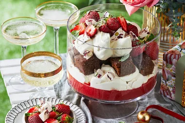 Strawberry rosé jelly and gingerbread trifle