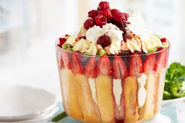 Upside-down pavlova trifle