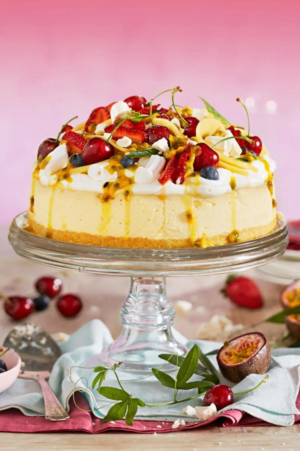 Pavlova cheesecake best christmas dessert with fruit on top and passionfruit