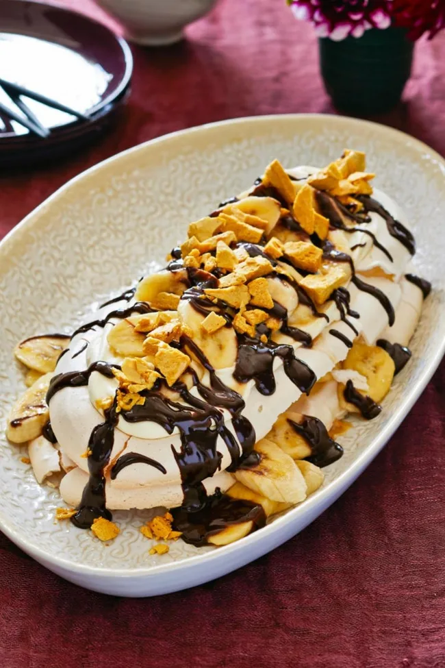 pavlova-chocolate-banana-honeycomb