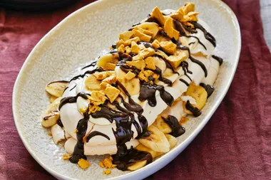 Pavlova with chocolate, banana and honeycomb