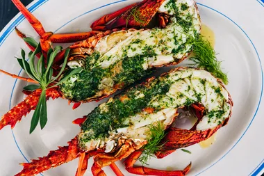 Steamed lobster with garlic and lemon butter sauce