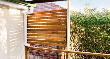 How to build a deck screen