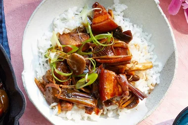 Glazed pork with cassia and black vinegar and oyster mushrooms