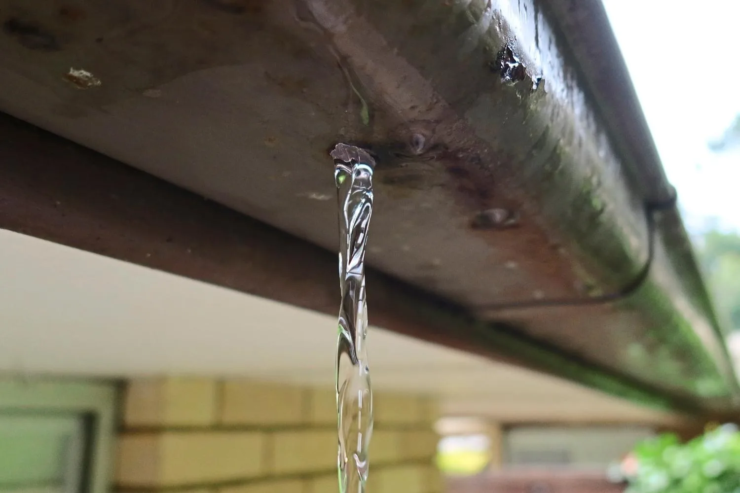 How to quickly patch a hole in your gutter