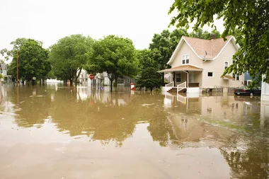 How to help people affected by the floods