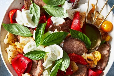 Tomato mozzarella salad with seared beef