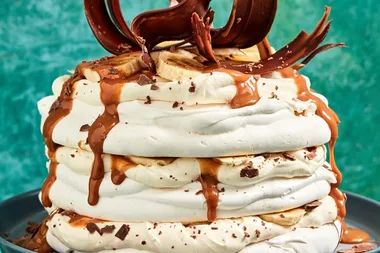 Banoffee pavlova stack