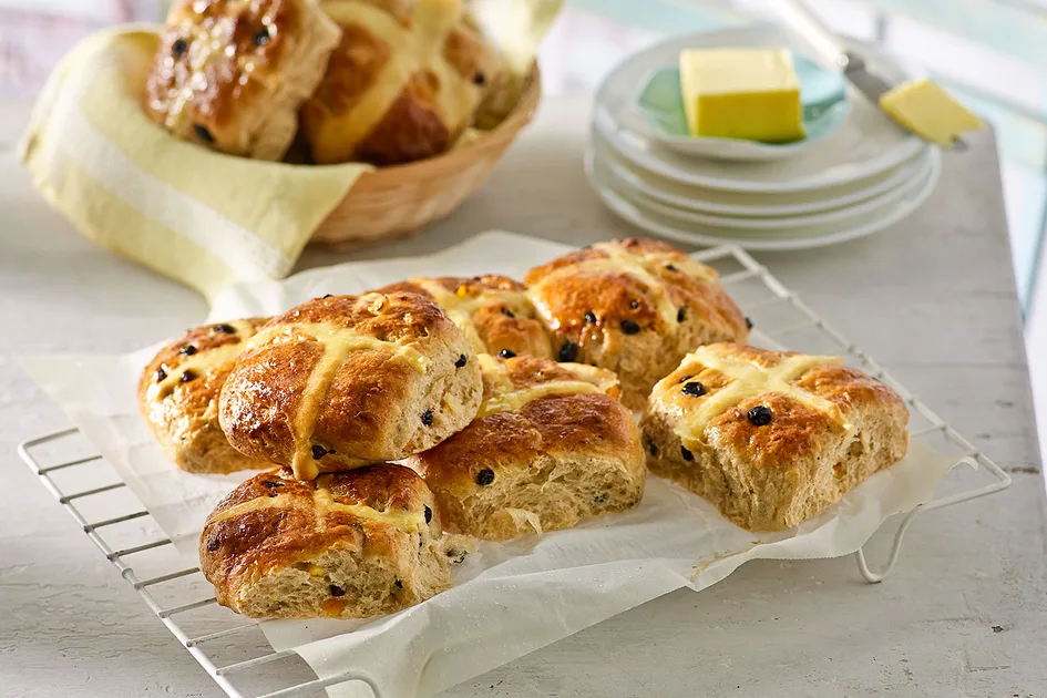 Hot cross buns recipe Recipe | Better Homes & Gardens Australia