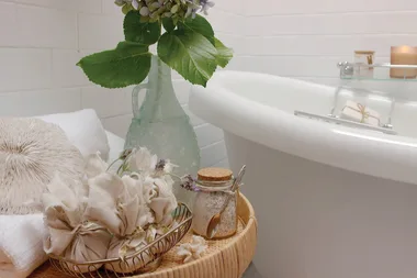 How to make bath salts and lip balm