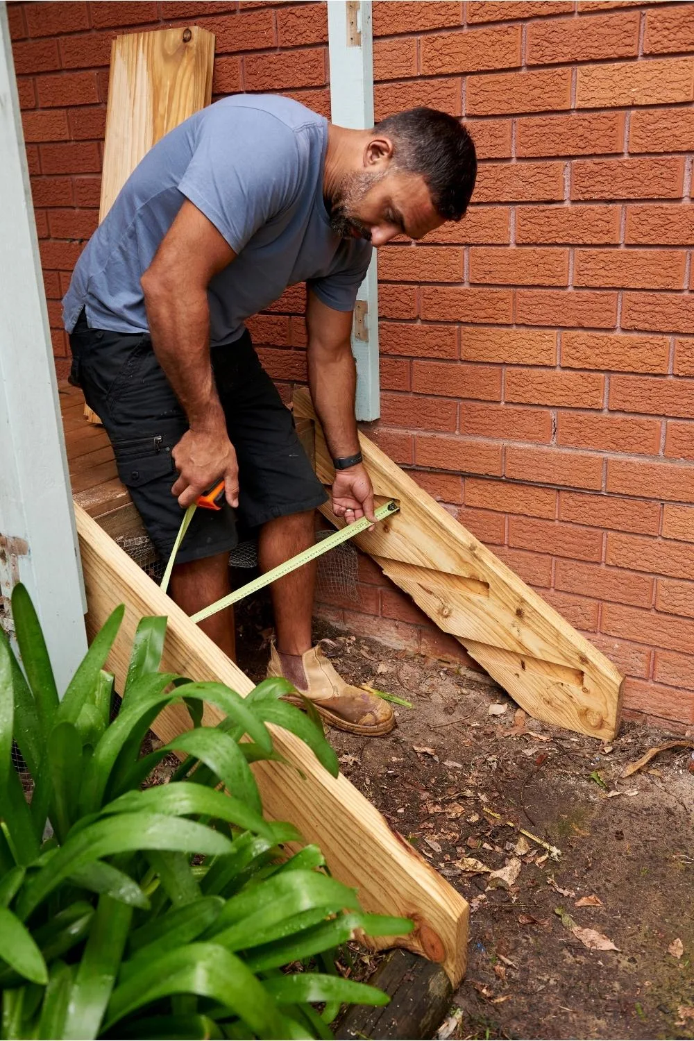 You need to cut the stair stringers from the kit to the right size for your space.