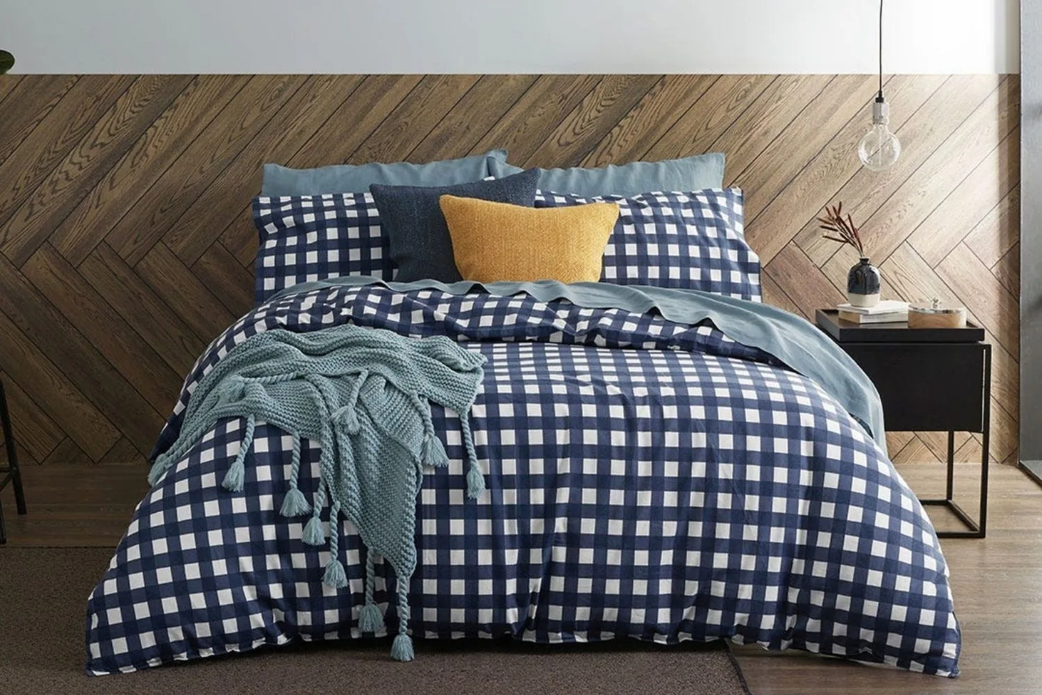checkered-quilt-cover-bed-bath-table