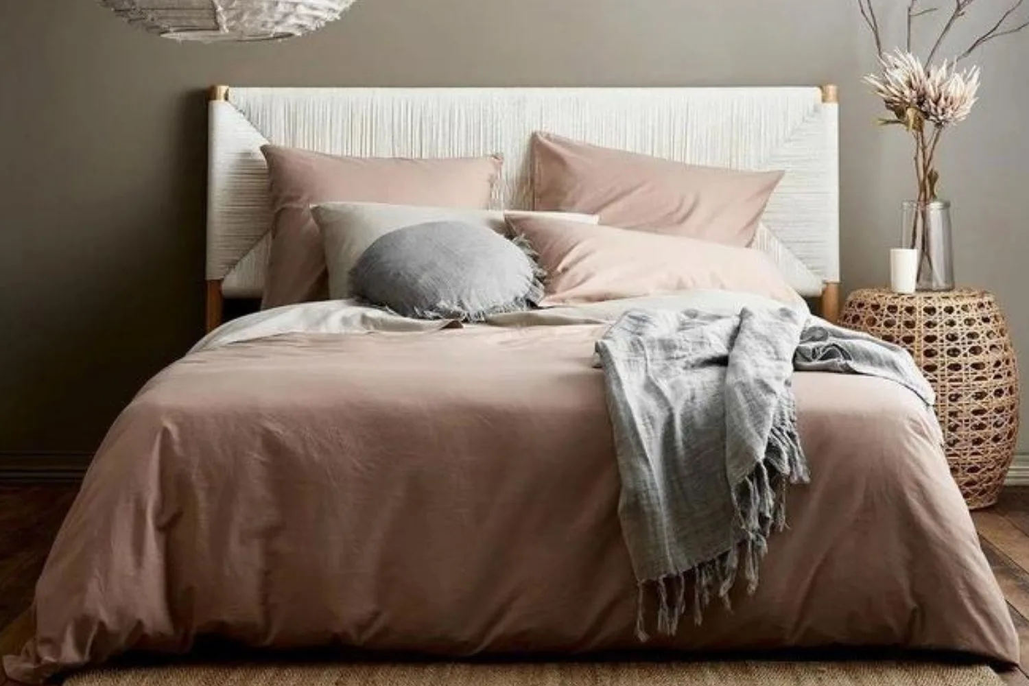 myer-aura-tracie-ellis-halo-quilt-cover-pink