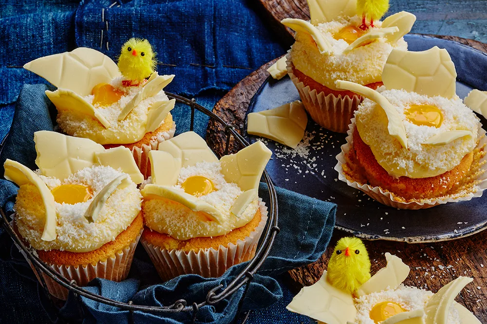 Cracked Easter egg cupcakes