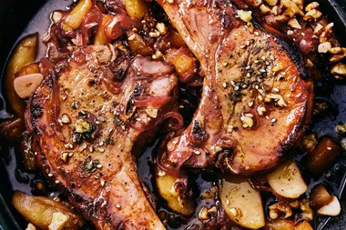Glazed pork chops with sweet and sour pineapples