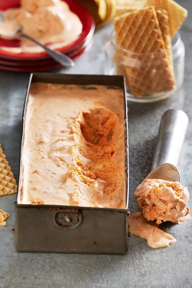 Carrot cake ice-cream