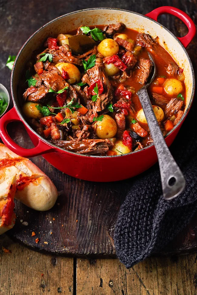 The best beef stew recipe with chuck steak in red pot
