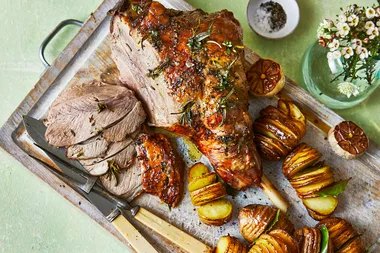 Roast lamb with hasselback potatoes