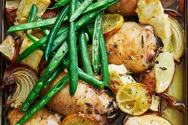 Roast chicken with potatoes and haloumi