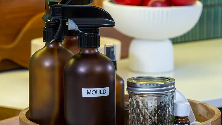 How to make a natural mould remover spray
