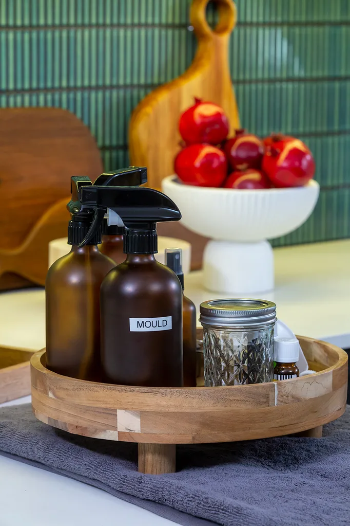 How to make a natural mould remover spray