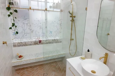 How to renovate a small bathroom