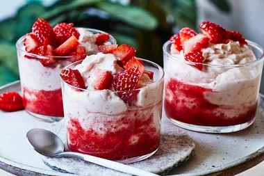 Easy 3-ingredient strawberry mousse