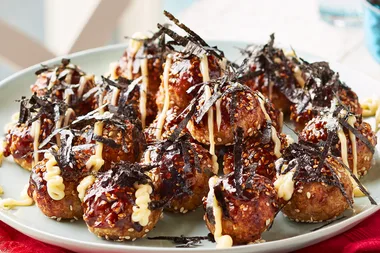 Sesame chicken balls with roasted nori