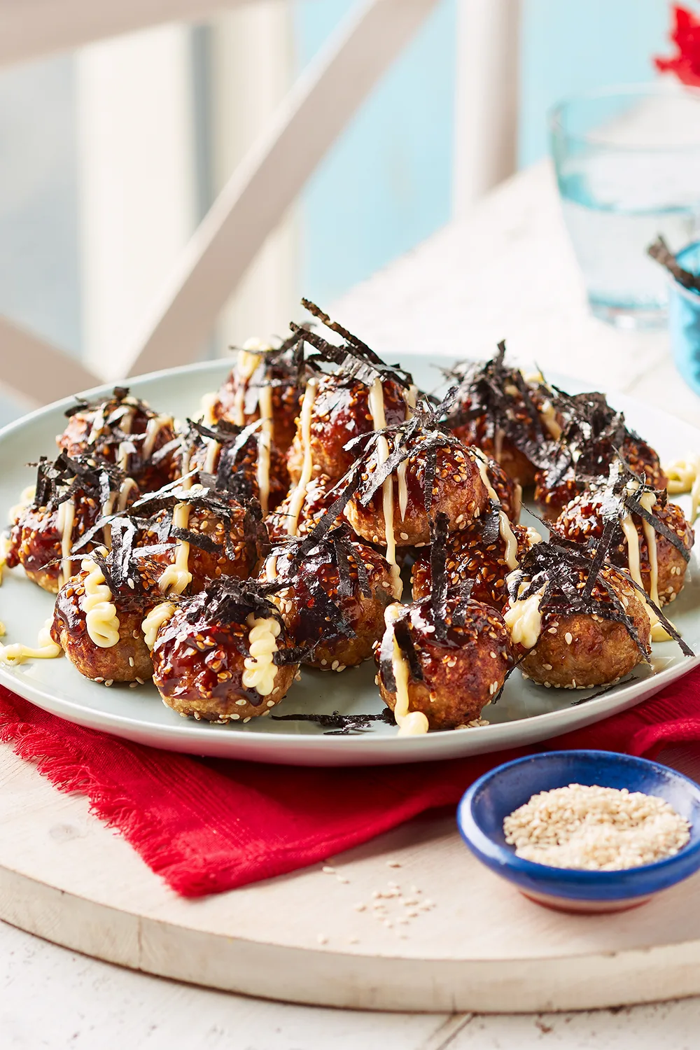 Sesame chicken balls with roasted nori