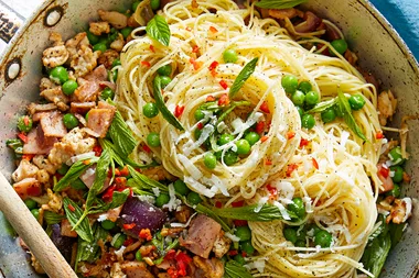 Chicken, bacon, pea and mint spaghetti
