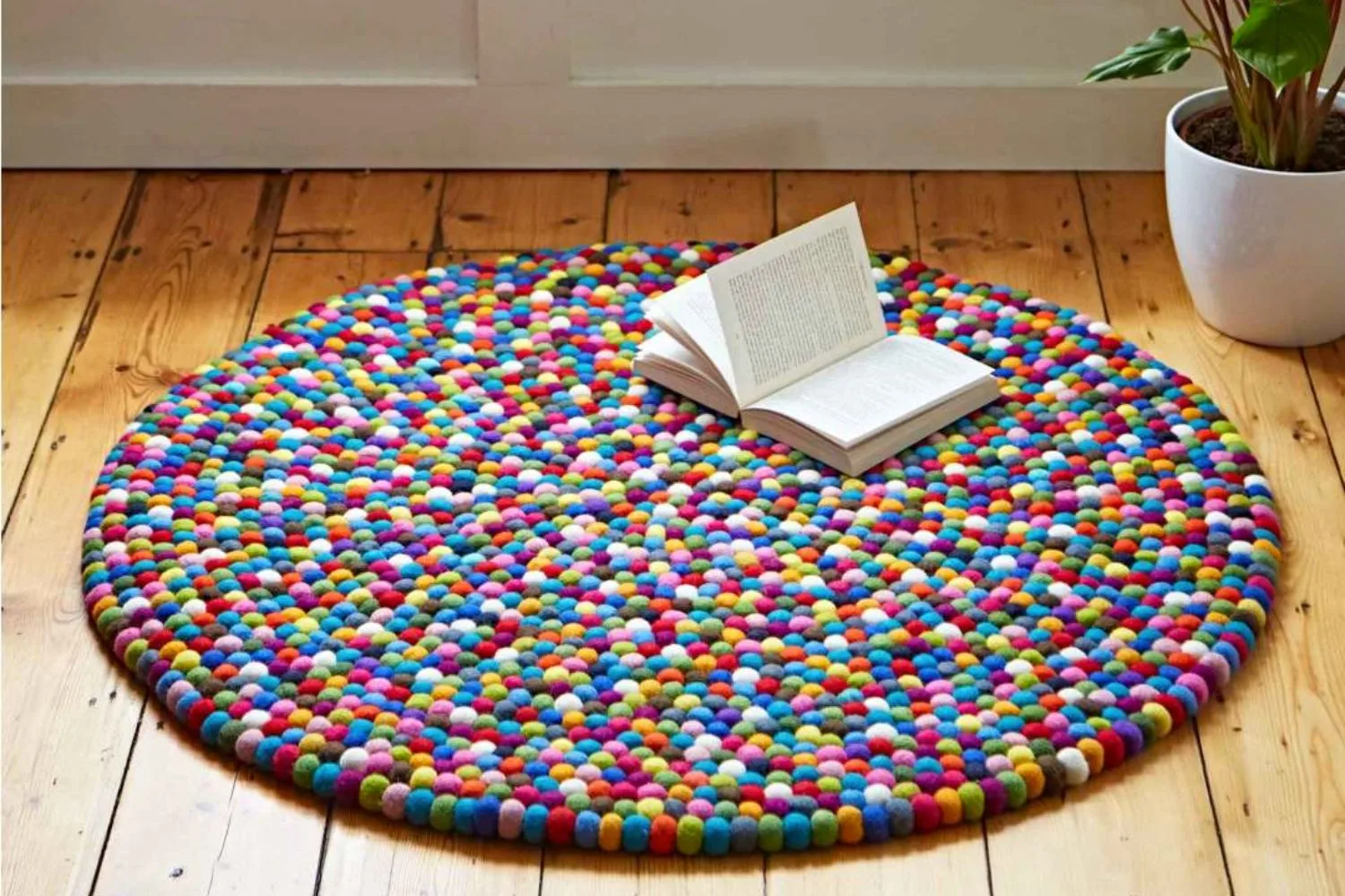 felt-ball-rug-rainbow