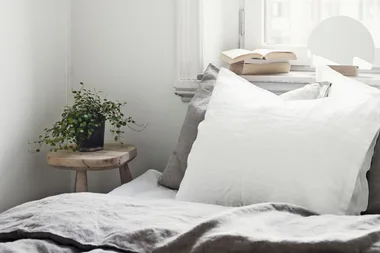 This is how to choose the right pillow based on your sleeping position